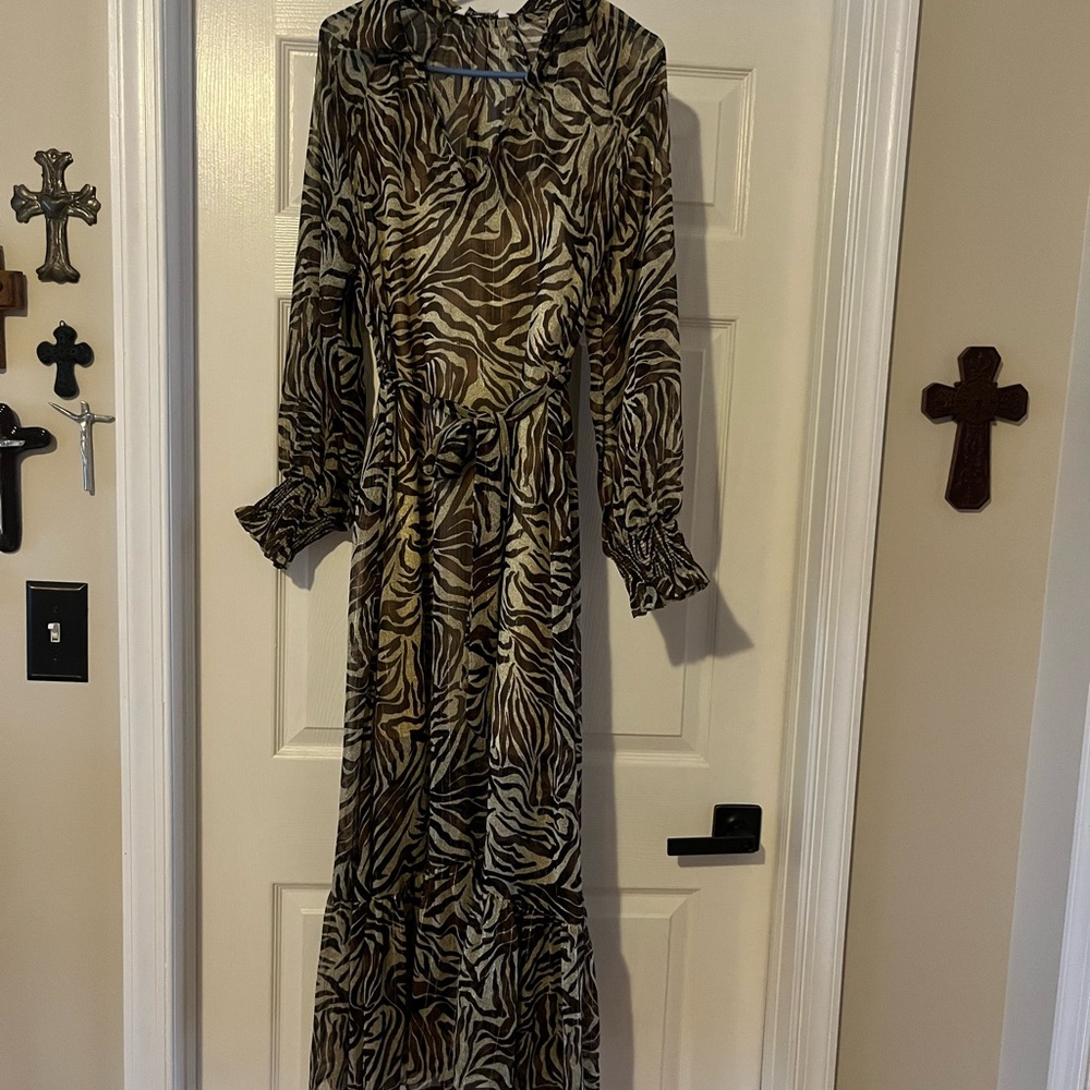 Walter Baker Harper Zebra Print Dress bottom flounce, cuffed raglan sleeves. M